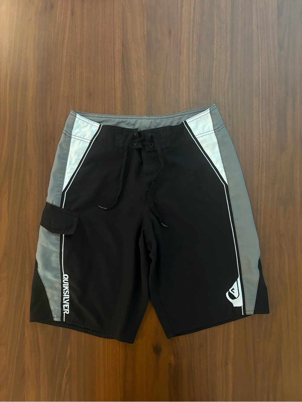 Y2K Quiksilver Black and Gray Surf Boardshorts with White Accents